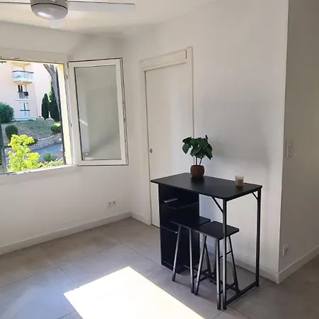 Joli 3 Pieces Spacieux Refait A Neuf Avec 2 Belles Terrasses Apartamento *